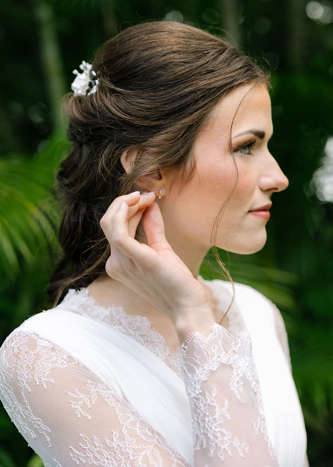 Bride getting ready for a wedding in Oahu, Hawaii