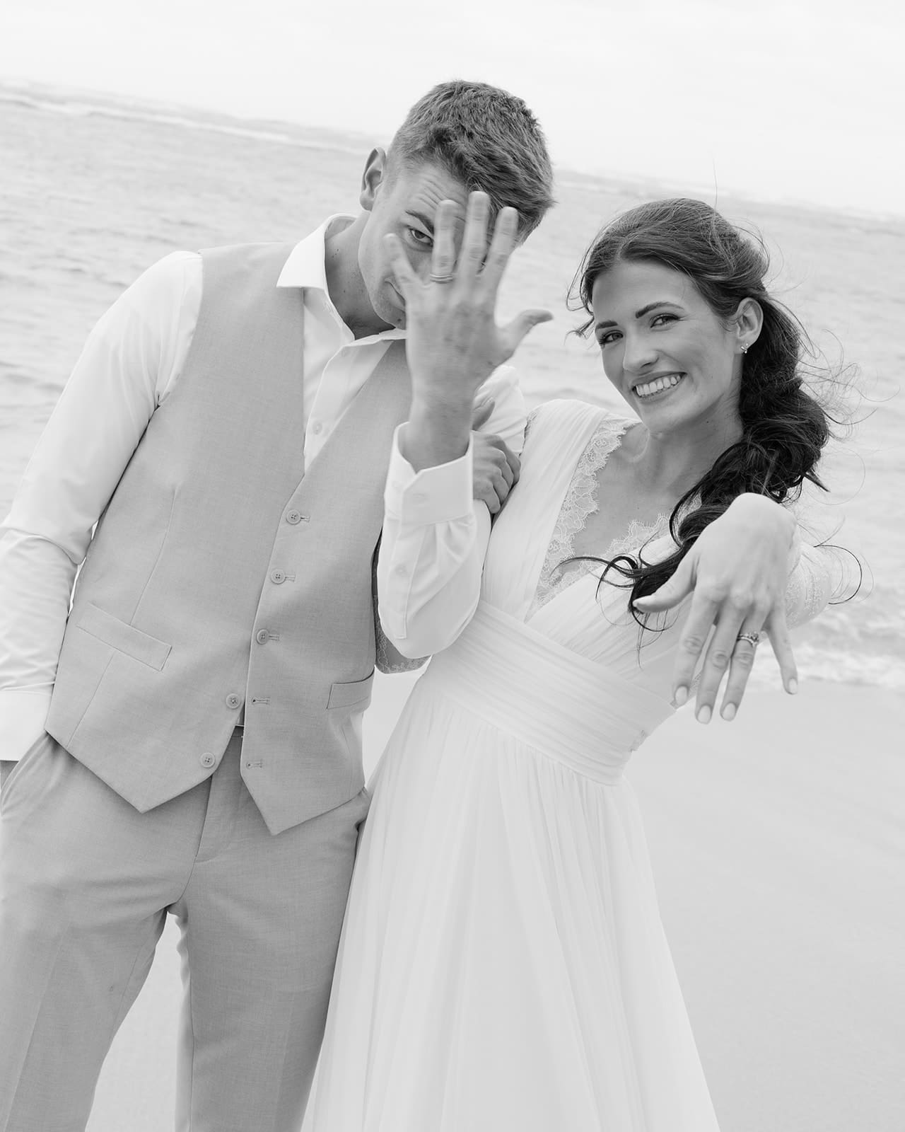 Bridal portraits in black and white on Oahu, Hawaii